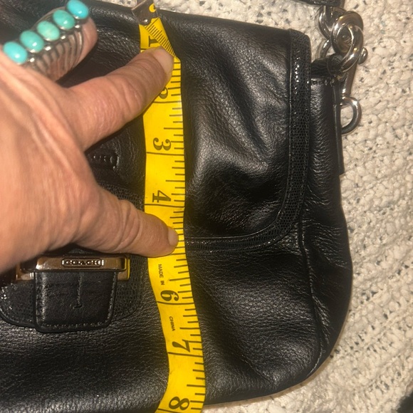 This is a GREAT BAG!!! Best COACH CROSSBODY BAG. Great CONDITION and GREAT PRICE - Picture 3 of 12